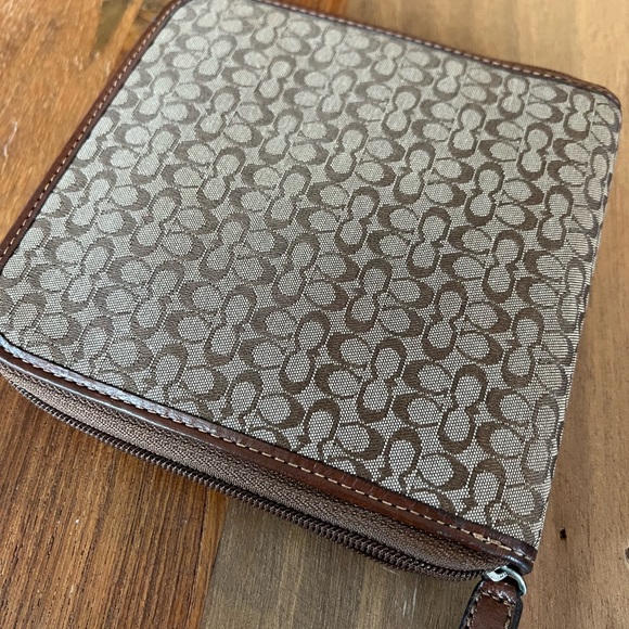 EUC- Coach CD Holder - Picture 4 of 7